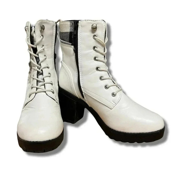 Women's White Ankle Booties Size 6 Plaid Detail - Picture 1 of 9